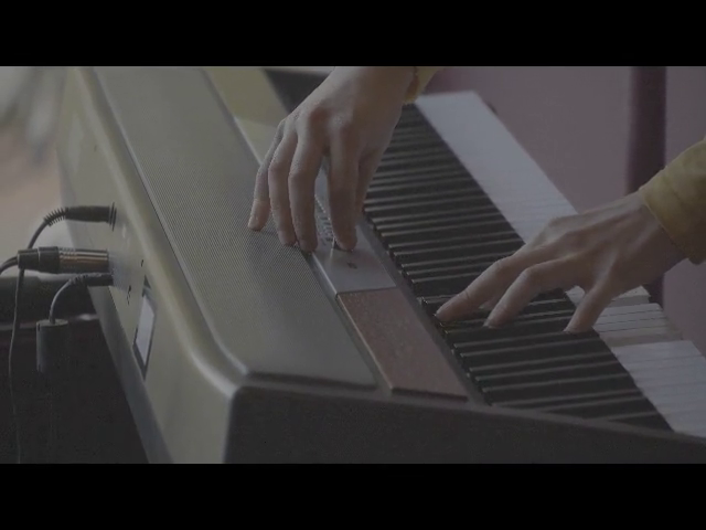 picture-hans-glass1-keyboard-walking